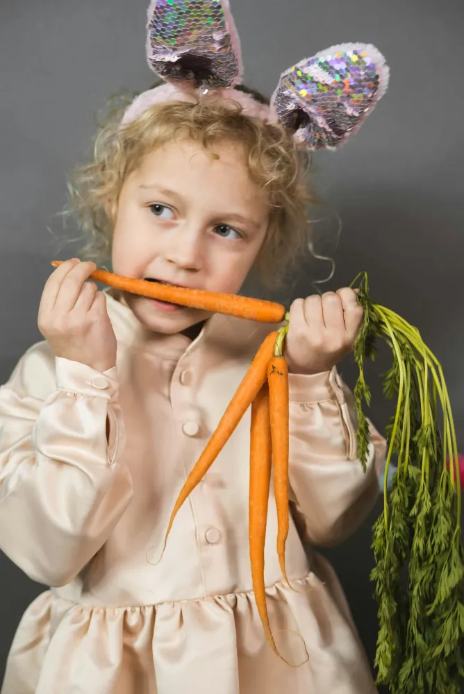 Dziecko je marchewkę